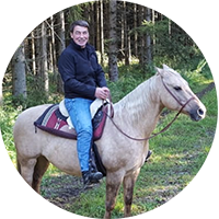 Eugen Schmid von Rai-Reiten auf seinem Pferd